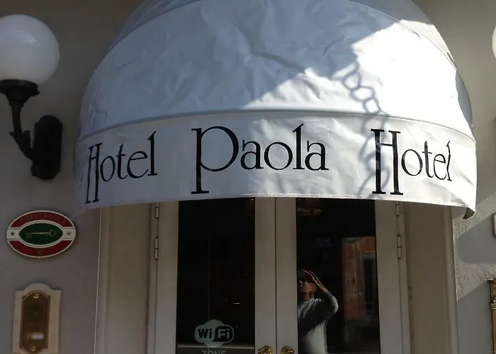 Paola Hotel *
