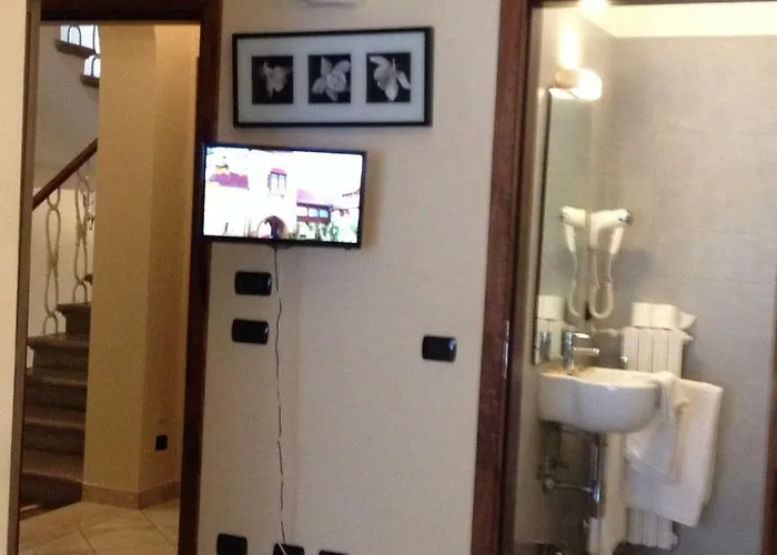 Paola Hotel